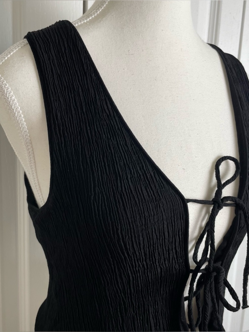 Zara Textured Tie Front Vest Top Women’s M Black Cropped Fitted Minimalist EUC - Picture 6 of 16